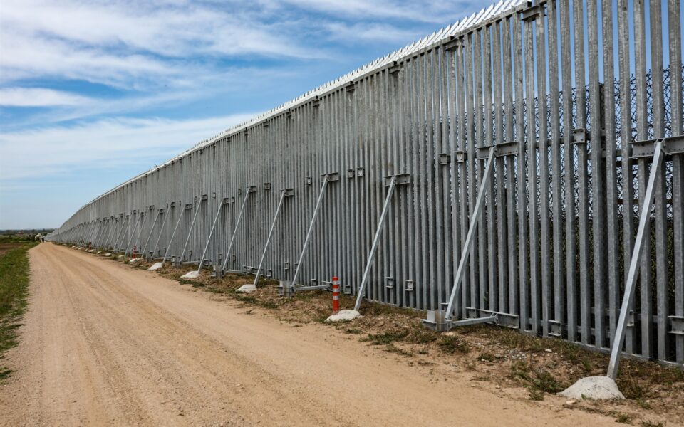 Border fence to be extended by 35 km this year, minister says