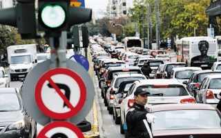 Timing of traffic lights to change to reduce bottlenecks