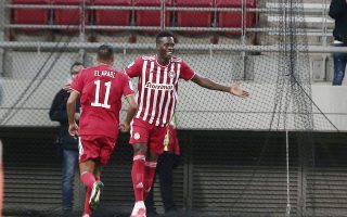 Cisse puts Olympiakos eight points clear