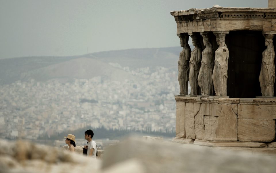 Greece lifts Covid restrictions for summer tourism season