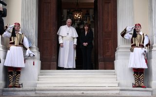 President Sakellaropoulou greets Pope Francis
