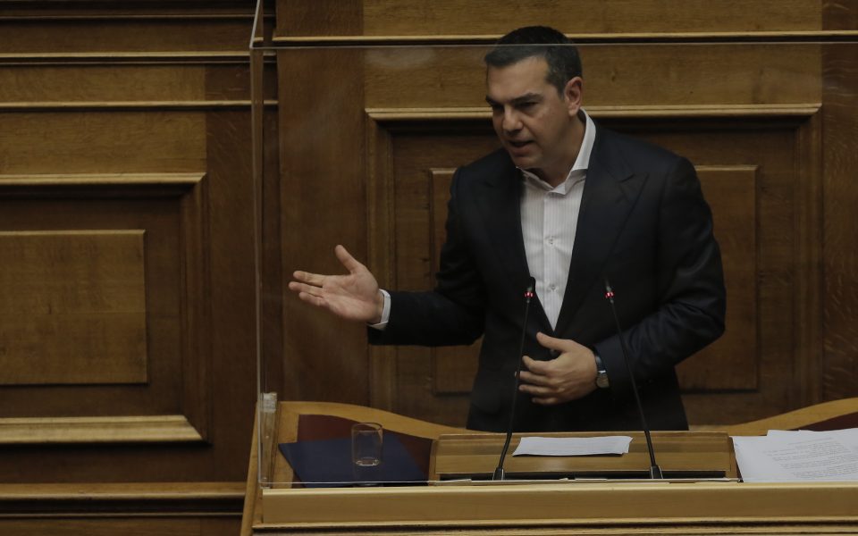Tsipras call for Mitsotakis’ resignation at 2022 budget debate