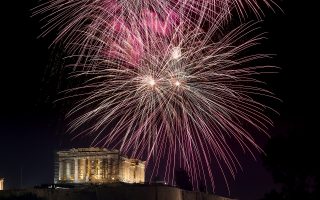 greeks-ring-in-new-year-under-pall-of-rising-cases