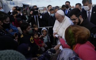 Pope chides Europe, comforts migrants on return to Lesvos