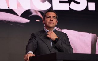 Tsipras renews call for early election