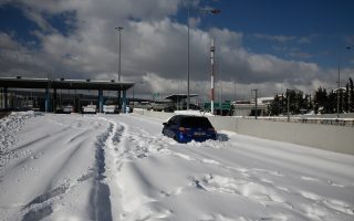 Stranded drivers freed in Athens, Istanbul after snowtorm