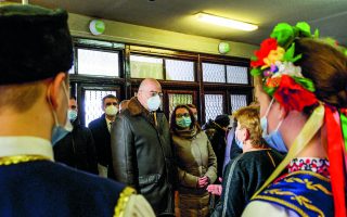 FM visits ethnic Greeks of Ukraine
