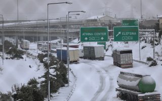 Snow wreaks havoc on Athens roads, leaves dozens trapped overnight on highway