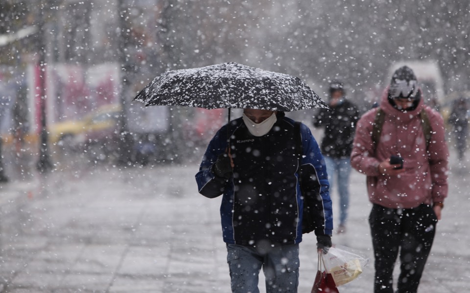 Snowstorm drifts east, hitting Crete and Dodecanese islands