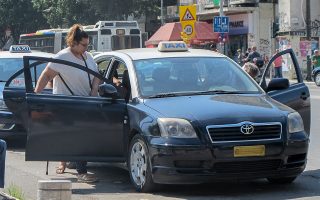 Thessaloniki taxi driver beaten and robbed at knifepoint