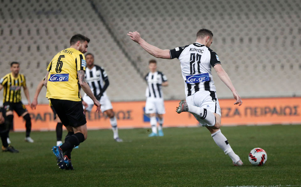 PAOK and Olympiakos leave it late but stay in Cup