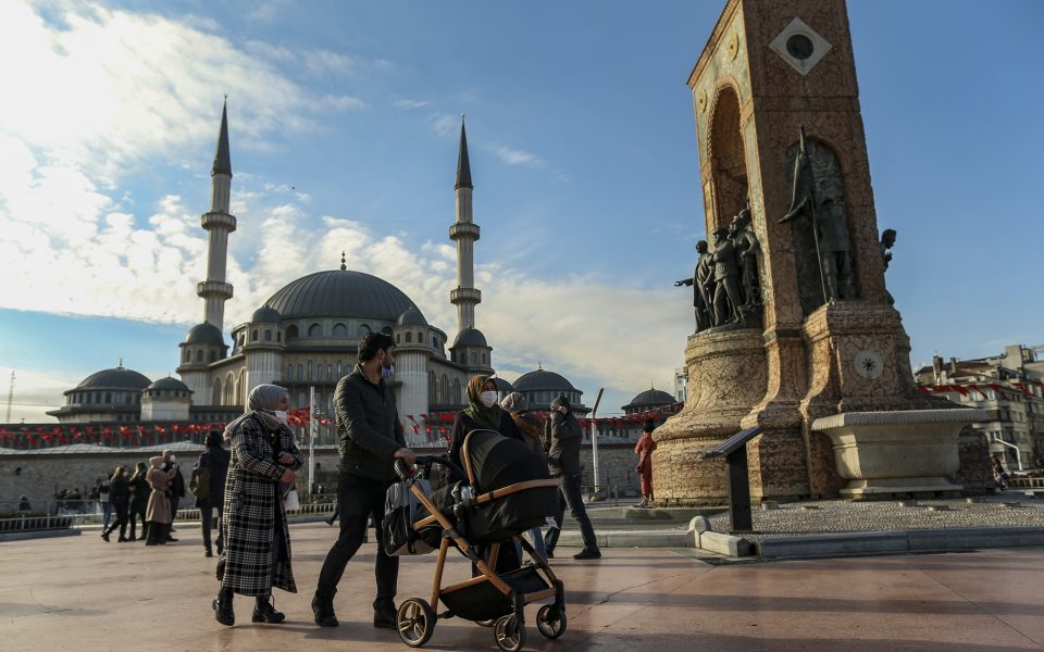 Turkish family squeezed by rising prices turns to crowd-sourced aid