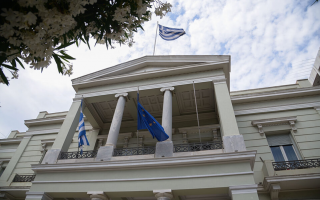 Foreign ministry to Greeks in Ukraine: Stay in touch