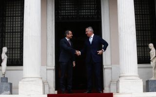 Mitsotakis meets with Montenegro president