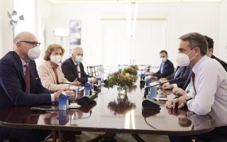 Mitsotakis meets DT CEO after 3-billion-euro OTE investment