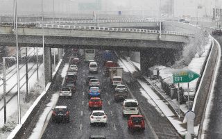 Heavy vehicles banned from Attiki Odos due to snowstorm