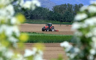 Thessaly farmers take to the streets over costs