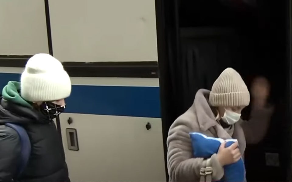 Bus of Ukrainian refugees arrives in Athens