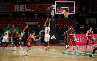 Triumph for Olympiakos, home losses for the Greens