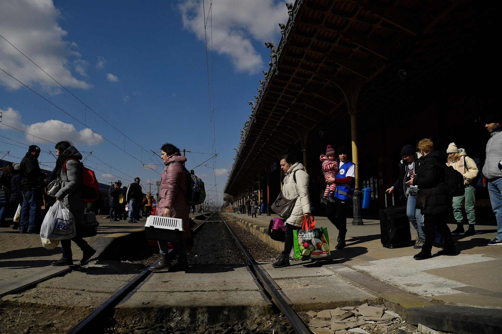 a-greek-helping-fleeing-ukrainians-resettle1