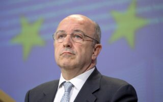Former EU economy commissioner sees looser fiscal rules in 2023 also