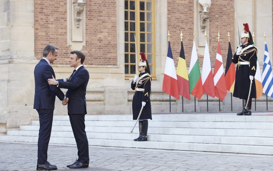 Mitsotakis in Versailles as EU leaders address war fallout