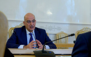 FM expresses pride in Greek consul general of war-torn Mariupol