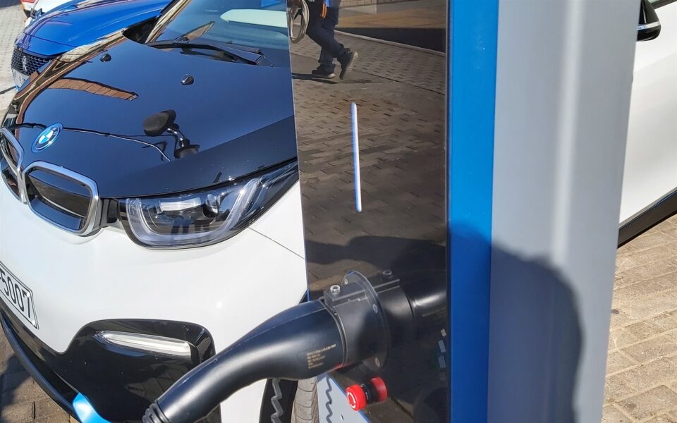 Greece’s EV charging points ‘to increase to 100,000 by 2030’
