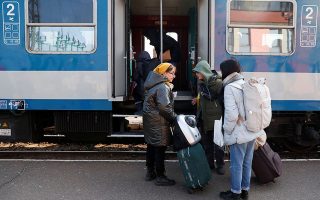 More Ukrainian refugees arrive in Greece