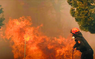 Blaze prompts evacuation of Samos village