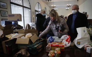 People in Thessaloniki collect necessities for Ukrainians