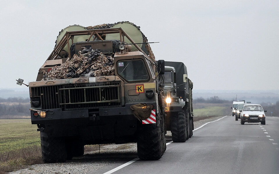 Greek convoy crosses into Moldova