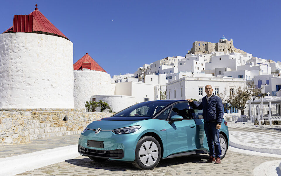 Electric cars delivered to private owners on Astypalaia
