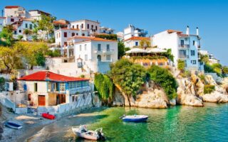 French tourists arrive on Skiathos on first direct flight from Paris