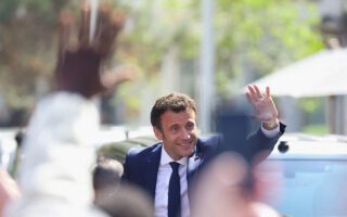 Mitsotakis congratulates Macron on re-election 