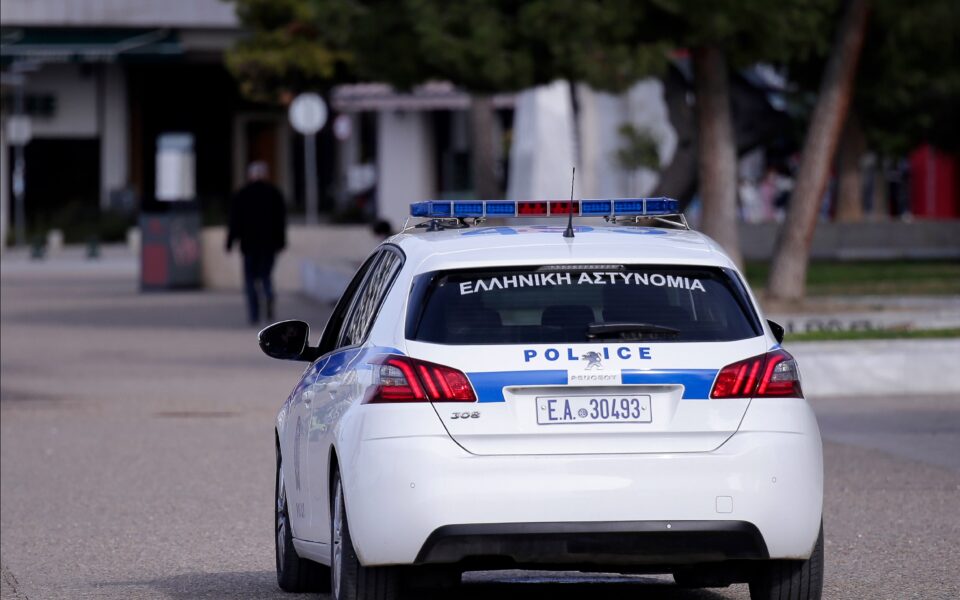 Iraklio police search for suspect who hit his grandmother 