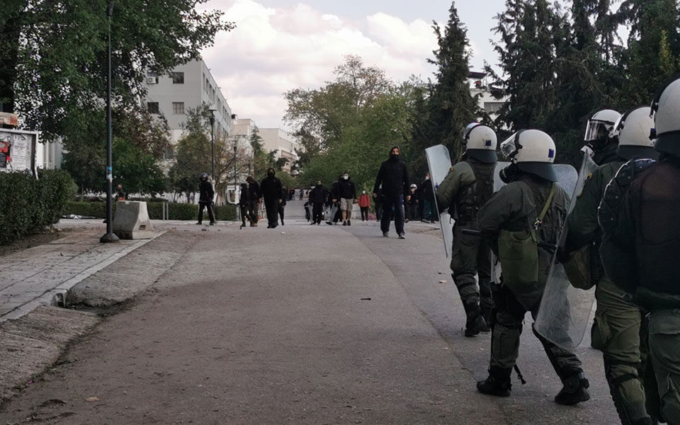 Officer injured, two detained in clashes outside Thessaloniki university