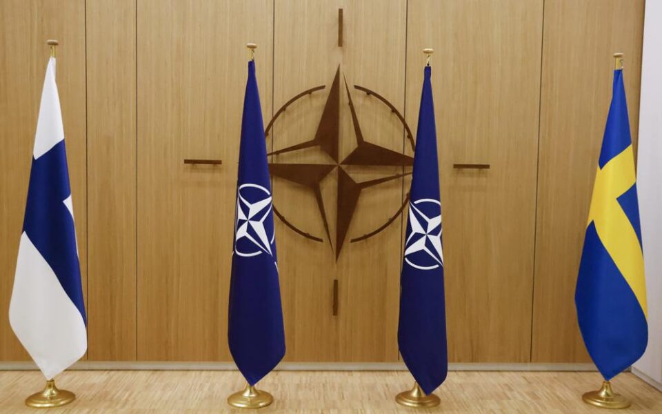 Dendias assures Swedish counterpart of Greece’s full support for NATO bid