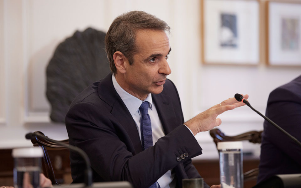Mitsotakis talks investment at Davos