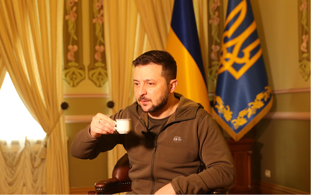 i-will-visit-athens-when-we-win-the-war-ukraines-president-tells-kathimerini26