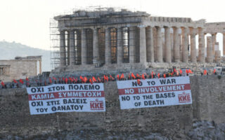 Communist party unfurls banners on Acropolis over Ukraine war