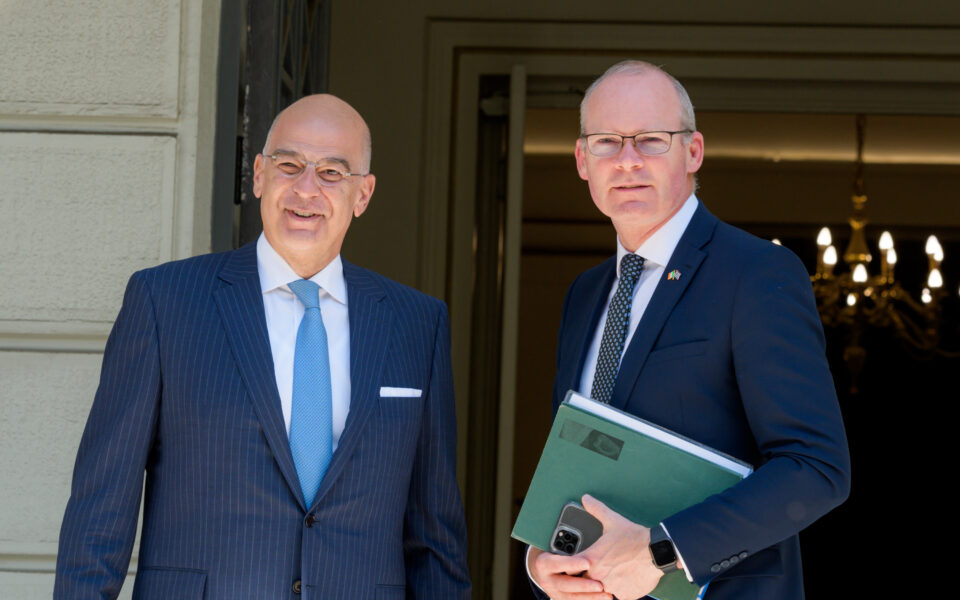 FM meets with Irish counterpart in Athens