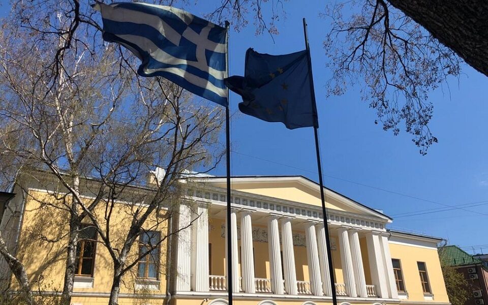 Russia strikes back with expulsion of Greek diplomats