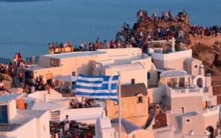 Santorini tops regional Greek airports in traffic gains