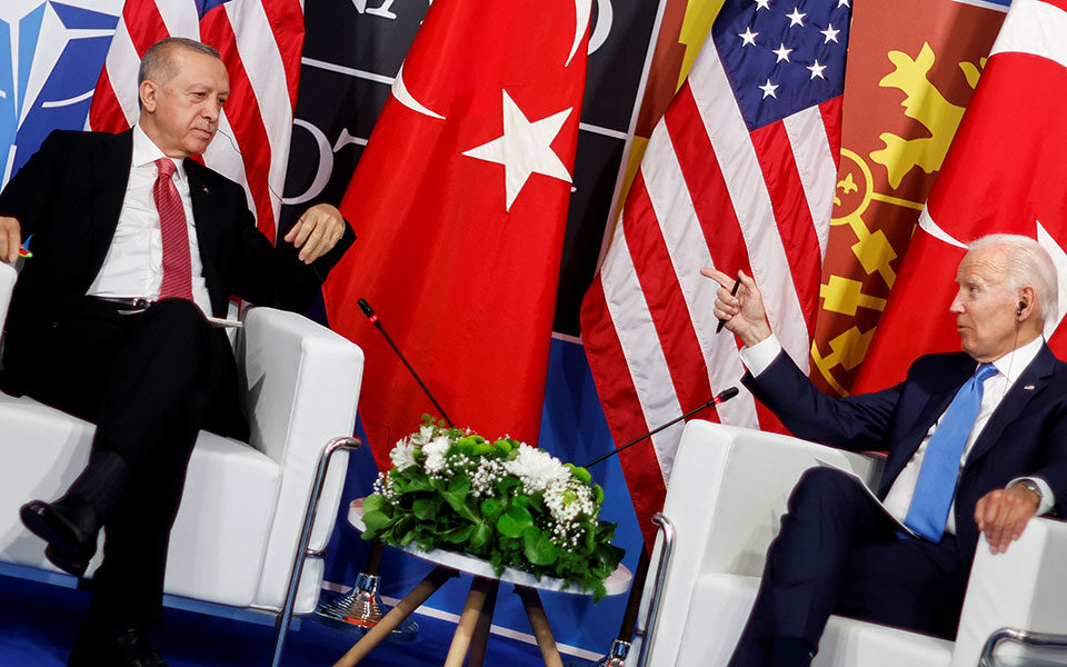 Biden thanks Erdogan for lifting veto at NATO summit