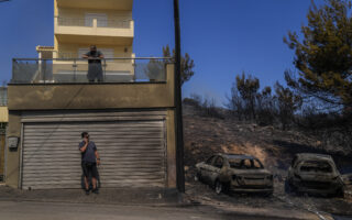 Fires threaten Athens’ hillside suburbs for second day
