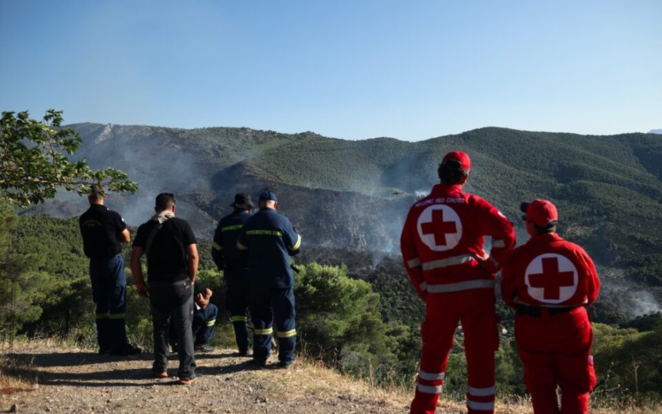 Porto Germeno fire continues to rage; blazes contained in Ilia, Fokida, Zakynthos