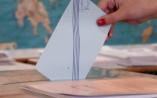 ND, Mitsotakis hold steady lead in poll