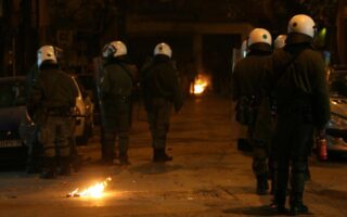 Four police officers injured in violent clashes around Athens university campus
