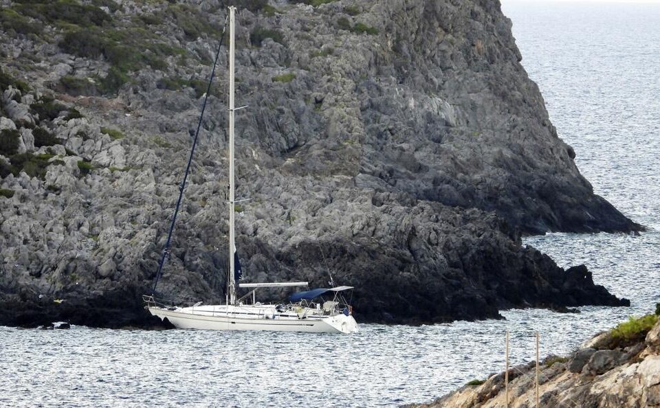 Two sailboats carrying dozens of migrants reach Kythira